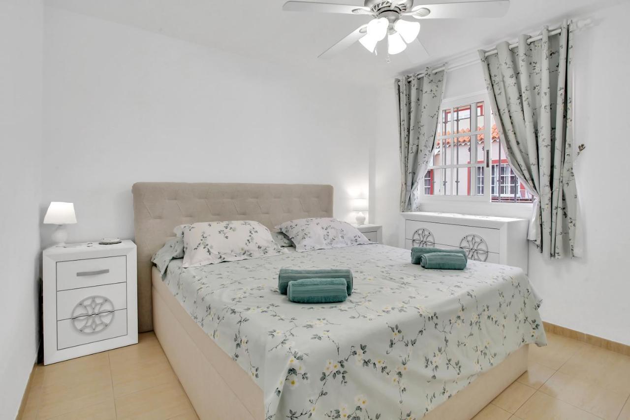 Top Floor, Sea View, Huge Terrace, Heated Pool, Garage Los Cristianos  Extérieur photo
